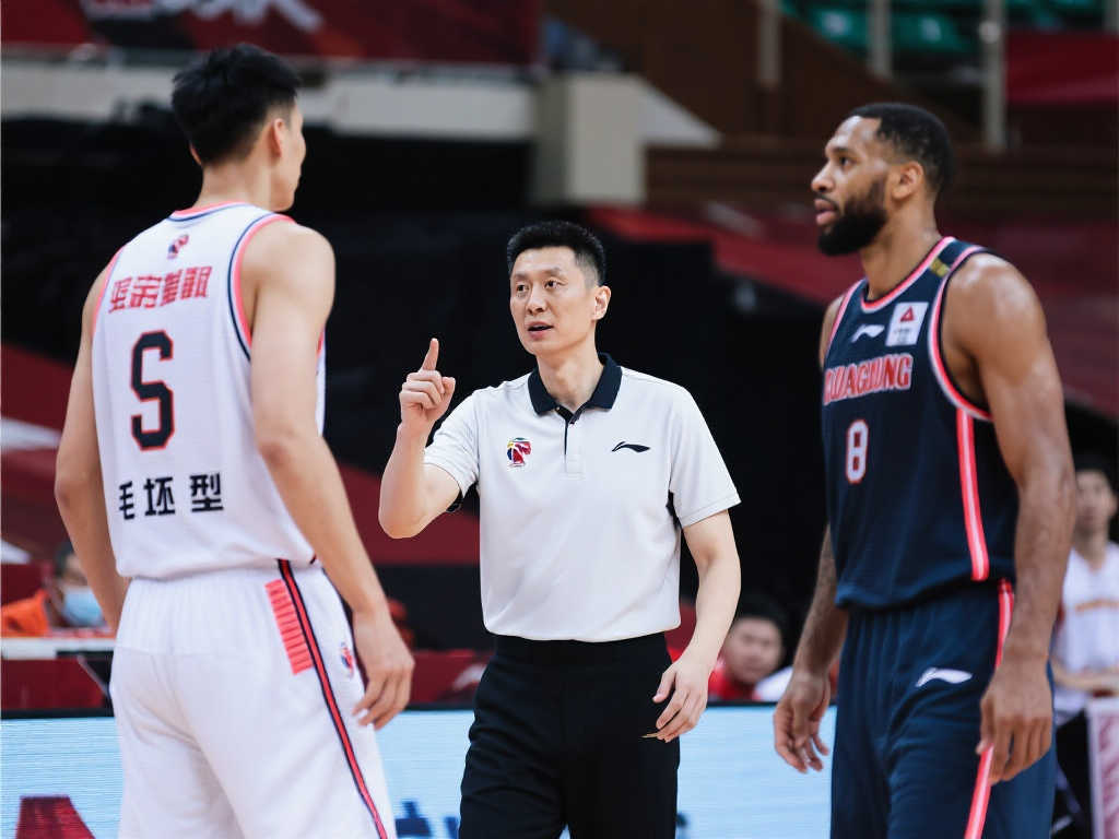 广东宏远2米26潜力新星赴美特训!合同到期,杜锋为何未予重用? 广东宏远2米26潜力新星赴美特训!合同到期,杜锋为何未予重用?